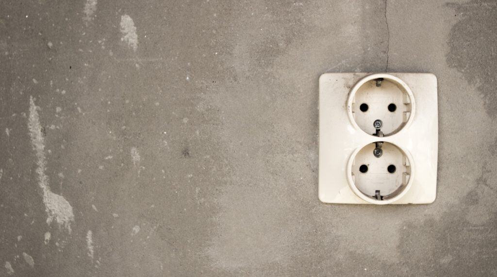 what-to-do-if-you-have-water-leak-near-an-electrical-outlet-or-light